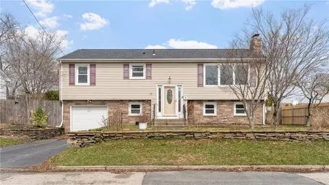 32 Milburn Rd, East Providence, RI 02914