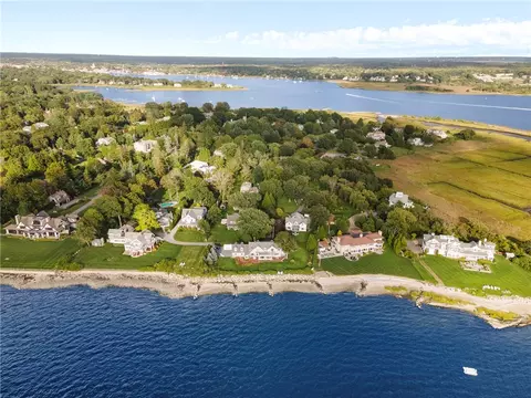 24 Rumstick Dr, Barrington, RI 02806