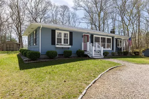 13 Pigeon Hill Cv, Bradford, RI 02808