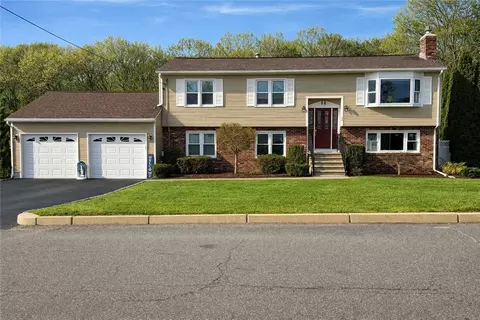 53 Bicentennial Way, North Providence, RI 02911