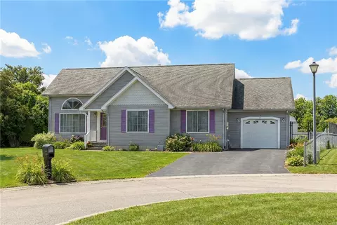 36 Great Oak Dr, Warwick, RI 02886