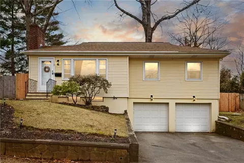 6 Harrington Dr, Johnston, RI 02919
