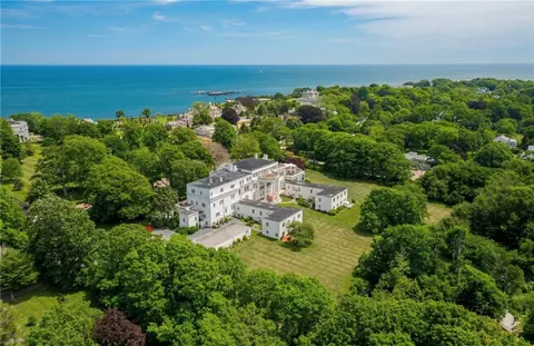 553 Bellevue Ave #2, Newport, RI 02840