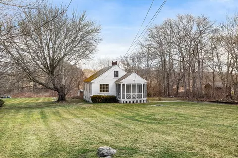 Exterior - 20 Maple Ave, Little Compton, RI 02837 photo 3 of 7