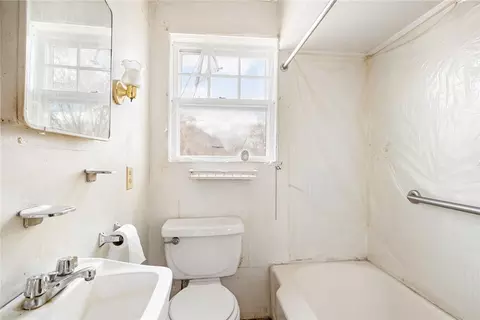 Bath - 20 Maple Ave, Little Compton, RI 02837 photo 1 of 1