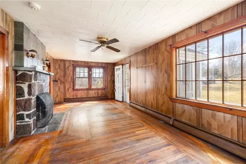 Living - 20 Maple Ave, Little Compton, RI 02837 photo 2 of 3