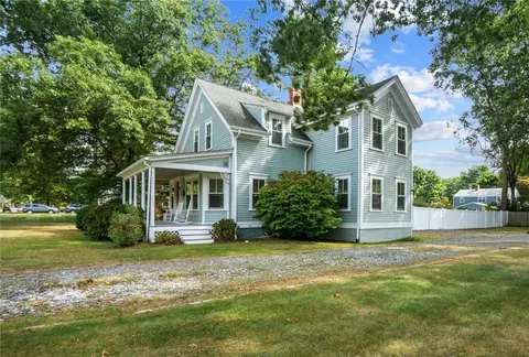 303 New Meadow Rd, Barrington, RI 02806
