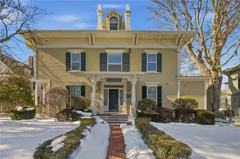 28 Kay St #3, Newport, RI 02840