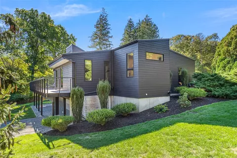 18 Collins Ter, Jamestown, RI 02835