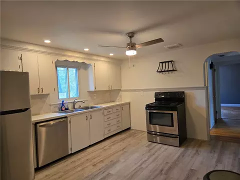Kitchen - 46 Galant Dr, Warwick, RI 02886 photo 2 of 2