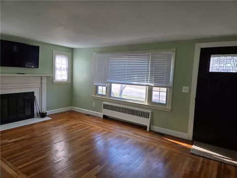 Living - 46 Galant Dr, Warwick, RI 02886 photo 1 of 4