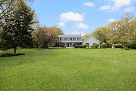 34 Finch Ln, Saunderstown, RI 02874