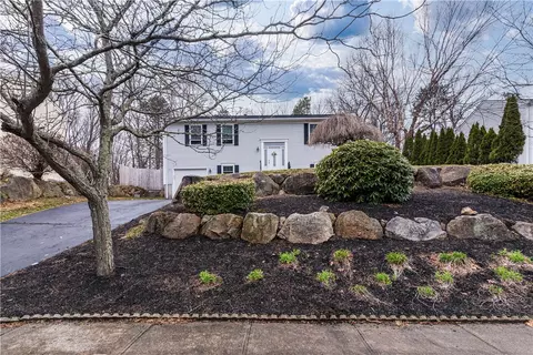 67 Remington Farm Dr, Coventry, RI 02816