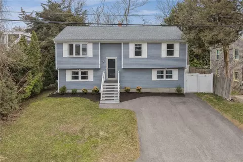 118 King Phillip St, Portsmouth, RI 02871