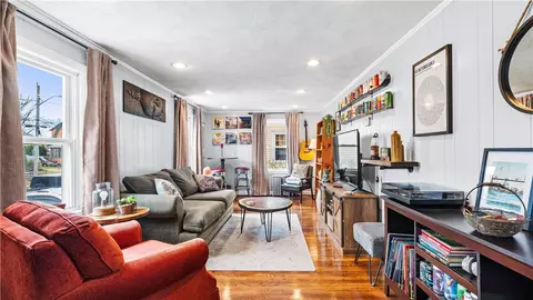 103 Oakland Ave, Cranston, RI 02910