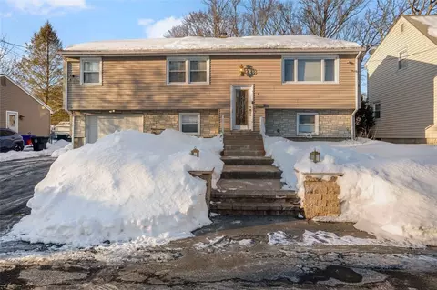 3 Vineland Ave, North Providence, RI 02911