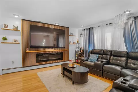 3 Vineland Ave, North Providence, RI 02911