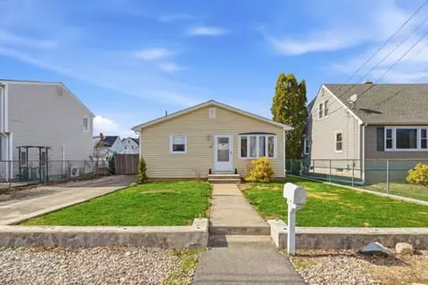 49 Highland Ave, Johnston, RI 02919