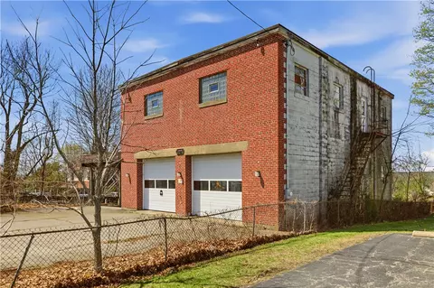 1449 Main Rd, Tiverton, RI 02878