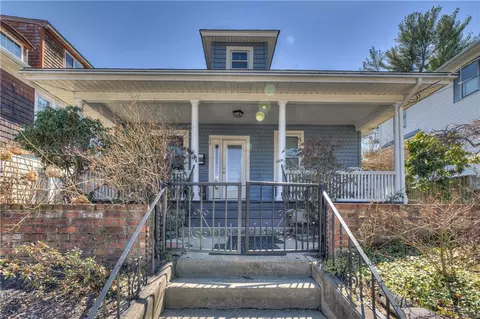 66 Roanoke St, Providence, RI 02908