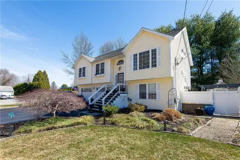 9 Timber Walk Dr, West Warwick, RI 02893