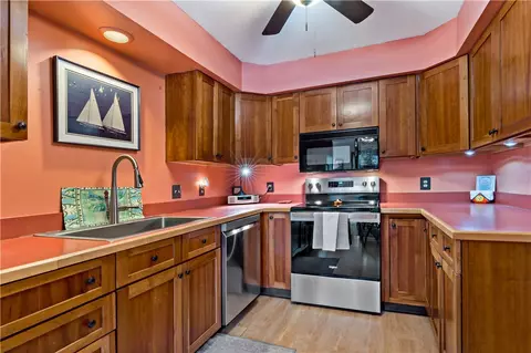50 S Bay Dr #19, Narragansett, RI 02882