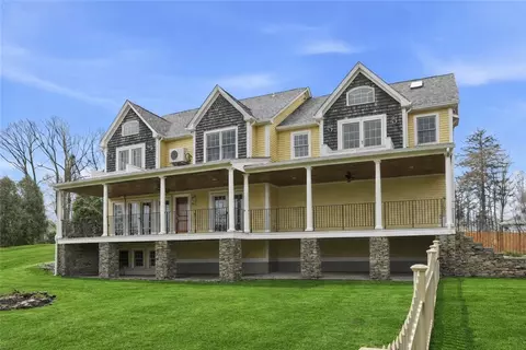 2269 E Main Rd, Portsmouth, RI 02871
