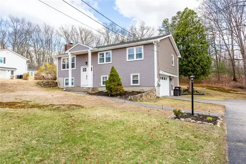 33 Harkness Rd, North Smithfield, RI 02896