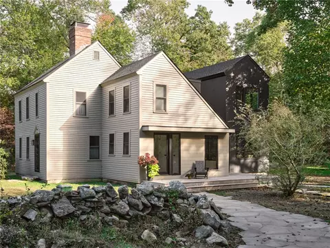 296 Stoney Holllow Rd, Tiverton, RI 02878