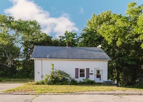 15 Hope Ct, West Warwick, RI 02893