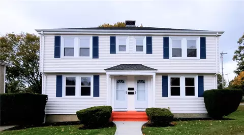 1 Shangri-la Ln, Middletown, RI 02842