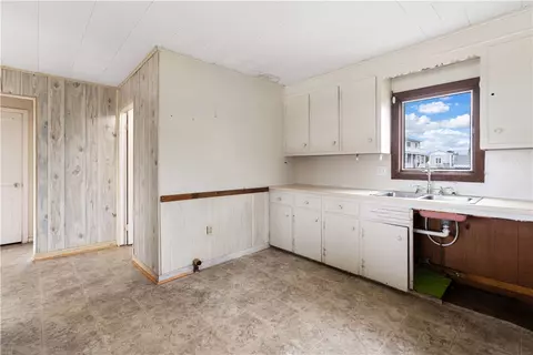Kitchen - 16 Rabbit Run, Westerly, RI 02891 photo 2 of 2