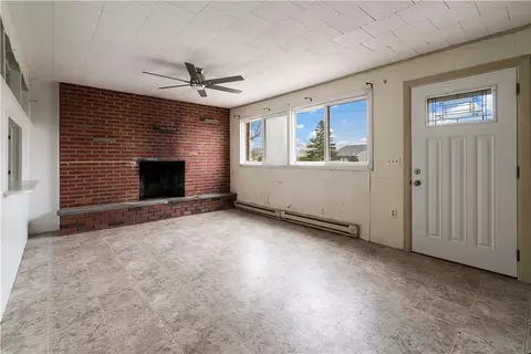 Living - 16 Rabbit Run, Westerly, RI 02891 photo 2 of 5