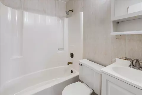 Bath - 16 Rabbit Run, Westerly, RI 02891 photo 2 of 2