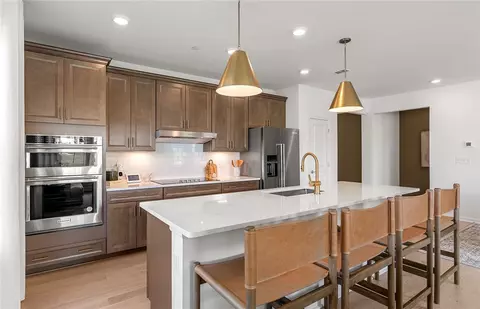 141 E Point Dr #113, East Providence, RI 02916