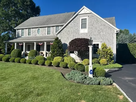 165 Delano Dr, North Kingstown, RI 02852