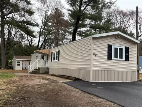 42 Maplewood Dr, Mapleville, RI 02839