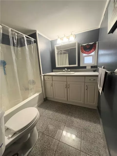 Bath - 42 Maplewood Dr, Mapleville, RI 02839 photo 1 of 2