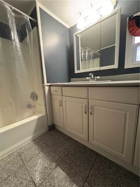 Bath - 42 Maplewood Dr, Mapleville, RI 02839 photo 2 of 2