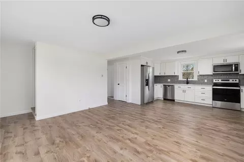 Living - 26 Limestone Rd, Warwick, RI 02889 photo 3 of 5