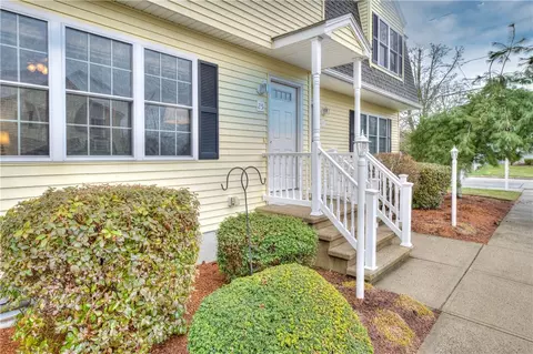 25 Hyde Ave, Pawtucket, RI 02861