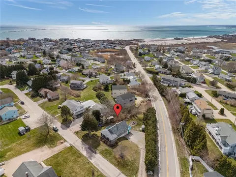 31 Hemlock Ave, Narragansett, RI 02882