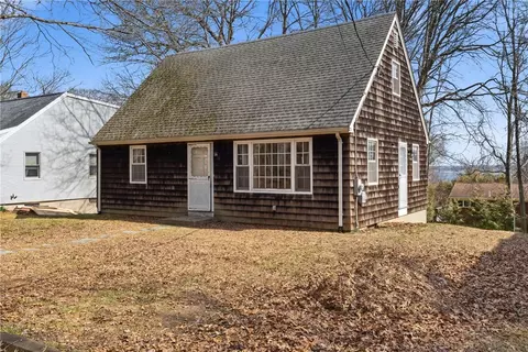 16 Triton Dr, Saunderstown, RI 02874