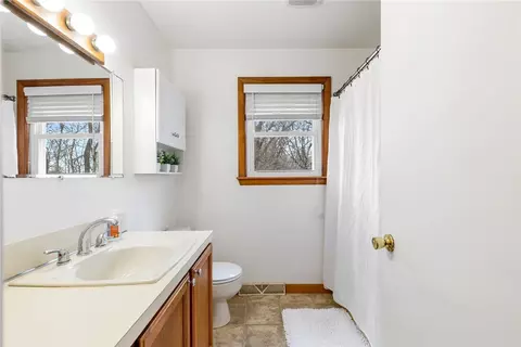Bath - 32 Overhill Rd, Warren, RI 02885 photo 1 of 4
