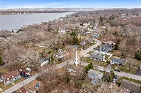 View/Area - 32 Overhill Rd, Warren, RI 02885 photo 3 of 4