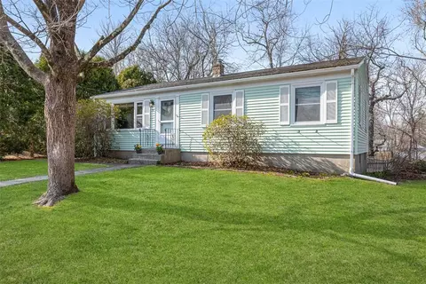 Exterior - 32 Overhill Rd, Warren, RI 02885 photo 2 of 8