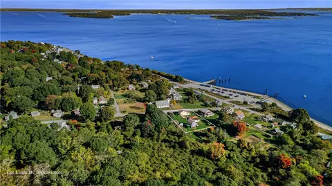 28 Pier Rd, Prudence Island, RI 02872