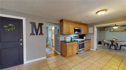 33 Teakwood Dr, Coventry, RI 02816