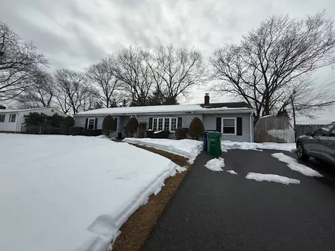 140 Tanner Ave, Warwick, RI 02886