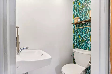 Bath - 48 Rowe Ave, Warwick, RI 02889 photo 1 of 3